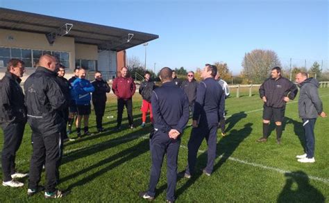 Deviens Arbitre Pour Ton Club District De La Sarthe De Football