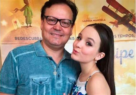 LARISSA MANOELA Empresário que descobriu a atriz defende pais em