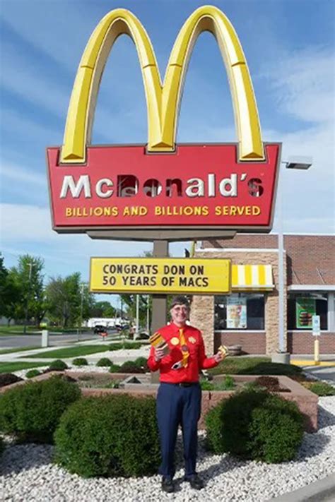 Wisconsin man Donald Gorske eats his way to Guinness World Record