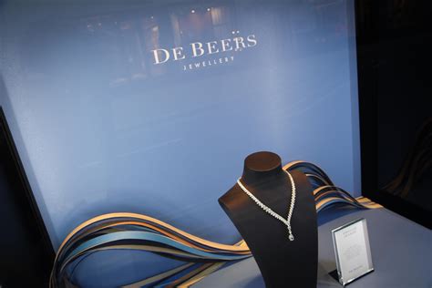 De Beers Spring Window Displays 2014