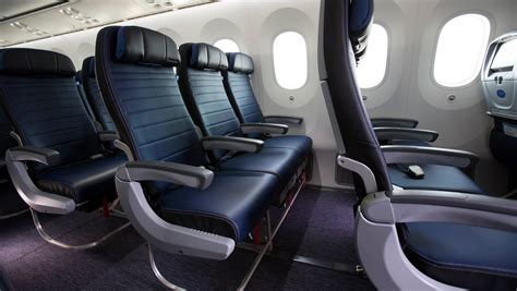 United Airlines adds bundled perks packages to Economy Plus