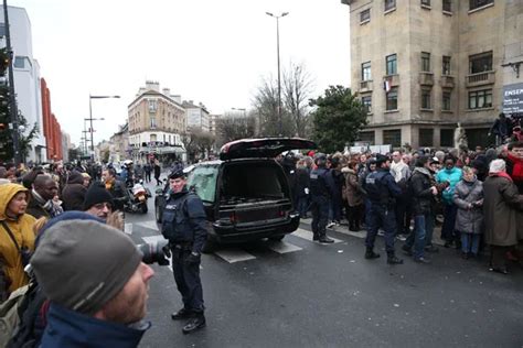 Photos Charlie Hebdo La France Rend Un Dernier Hommage Tignous