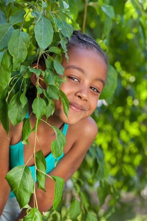 Verticale D Une Petite Fille Adorable D Afro Am Ricain Photo Stock