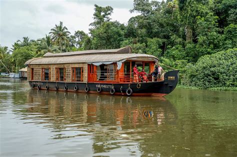 Alleppey Houseboat Stay Price Best Time Places Nearby Trippyigloo