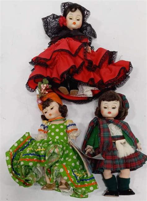 Buy The Vintage Lot Of Assorted Madame Alexander Dolls Goodwillfinds