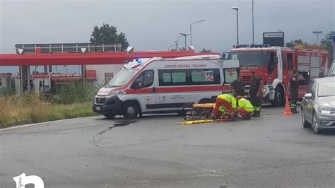 Biella Incidente Alla Rotonda Di Corso San Maurizio Foto Cronaca