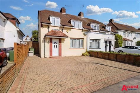 3 Bed Semi Detached House For Sale In Havering Road Rise Park Romford