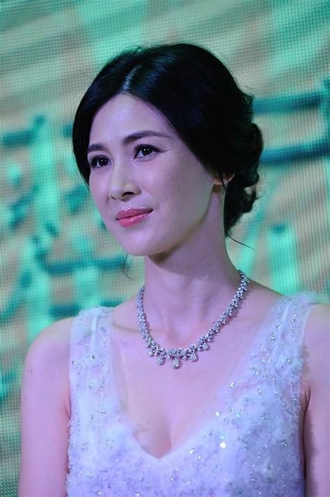 不愧是「李雲龍老婆」，童蕾都40多了還這麼美，穿白裙清純還大方 每日頭條