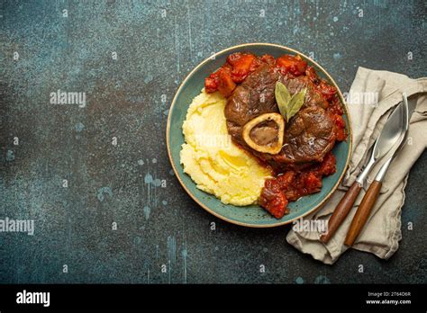 Plat Traditionnel Italien Ossobuco Tout Milanais Fait Avec De La Viande