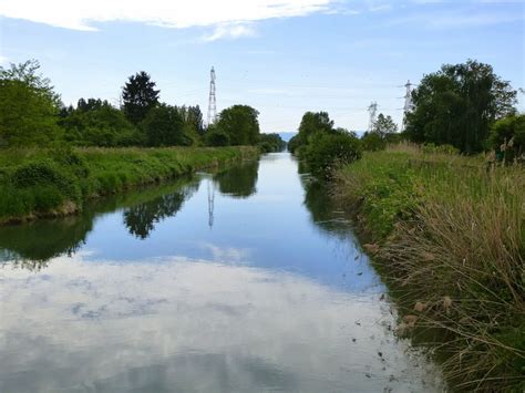 Der Hüningen Kanal Canal De Huningue Im Südelsaß Durchquert Ein