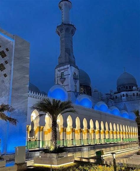 Megah Dan Indah Masjid Sheikh Zayed Jadi Ikon Baru Kota Solo Okezone Muslim