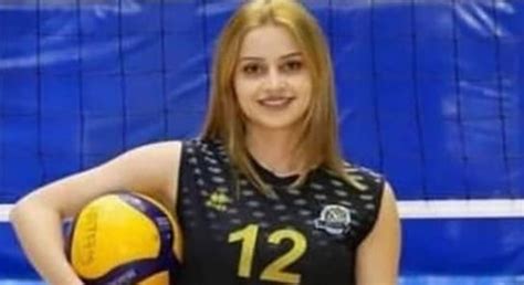 Depremde Hayat N Kaybeden Voleybolcu Topra A Verildi