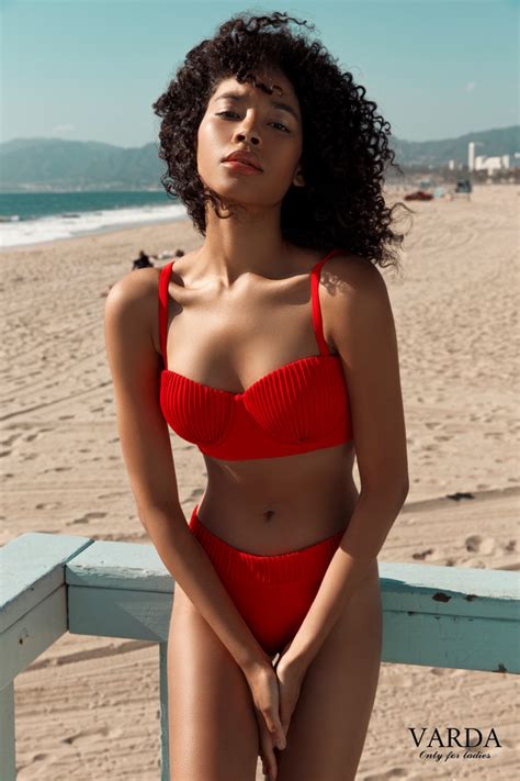 Hot Sexy Varda Bikini Pics