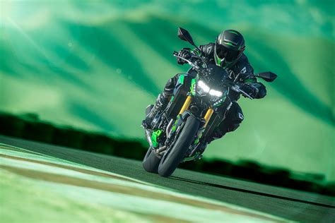 Kawasaki Z900 R Edition 2025 alta performance segurança