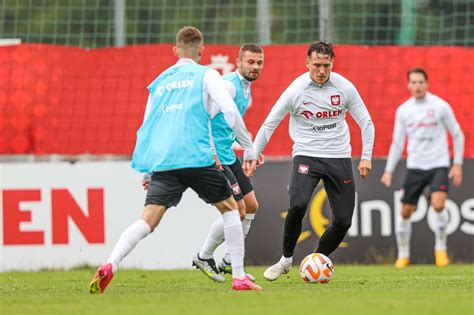 Trening reprezentacji Polski Robert Lewandowski czaruje z piłką