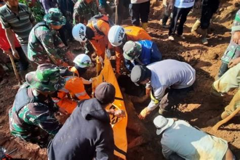 Korban Tertimbun Longsor Di Sumedang Berhasil Ditemukan