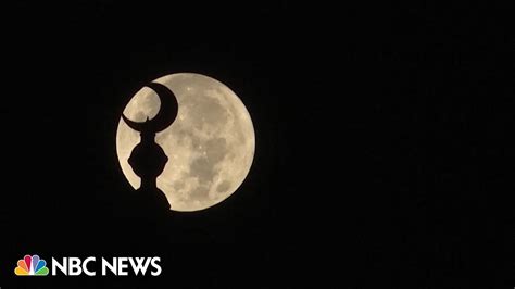 Watch Stunning Blue Supermoon Dazzles Stargazers Around The World