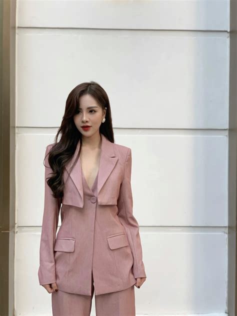 Hot girl báo chí cổ vũ Brazil gây sốt trên Nóng cùng World Cup