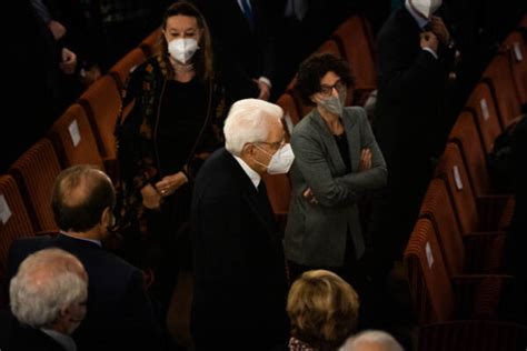 Quirinale Mattarella Conferisce Onorificenze Al Merito Lapresse