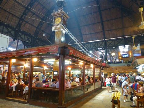 Interior Del Mercado Del Puerto En El Centro El Emblemático Reloj Del