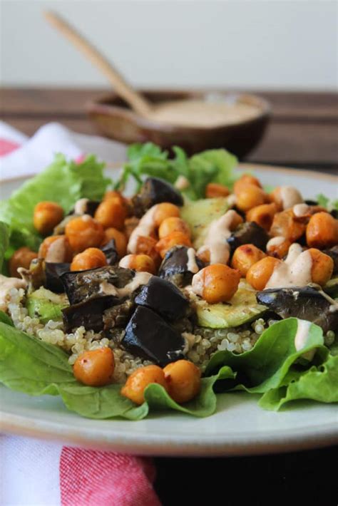 Salada de grão de bico quinua e tahine Santo Legume