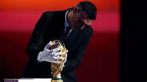FIFA apologize for making Argentina boss Lionel Scaloni wear gloves to