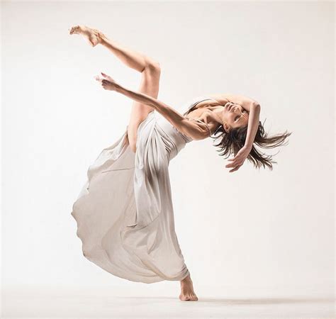 Sculptor Tries Photographing Dancers, And The Result Is Mindblowing
