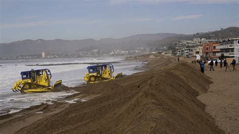 Massive waves and coastal flooding wreak havoc along California coast ...