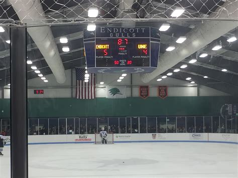 Endicott College wins the inaugural CCC Men's Ice Hockey Championship : r/collegehockey