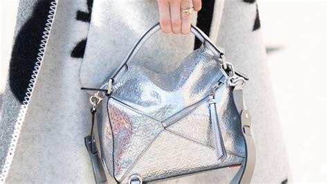 Bolsos Metalizados La Tendencia Que Se Repite Temporada Tras Temporada