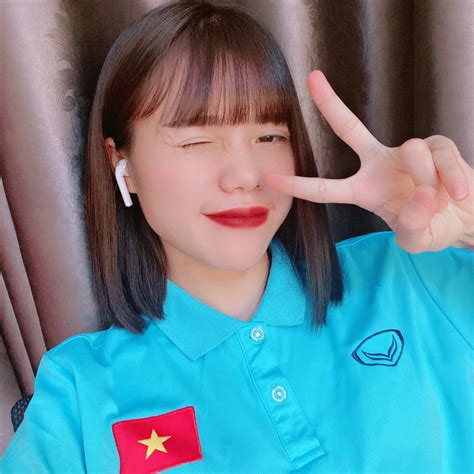 Hot girl ĐT nữ Việt Nam và mối tình chị em đặc biệt Tuyên bố giải nghệ để kết hôn thi đấu lâu