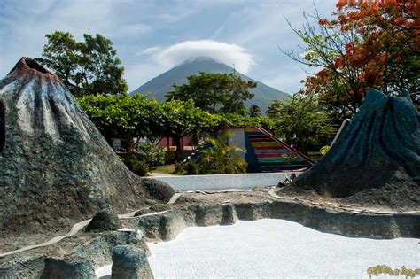 La Isla De Ometepe En Nicaragua Los Dos Volcanes Sobre El Mar De Agua