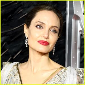 Angelina Jolie Pays Tribute To Late Mom Marcheline Bertrand On Mothers