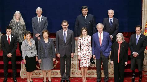 Entrega De Las Ocho Insignias De Los Premios Princesa A Los