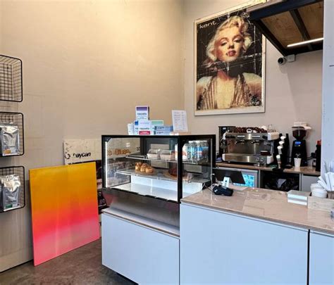 В Екатеринбурге открылась кофейня в серферской стилистике