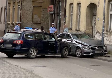 Saobraćajna nesreća u Bijeljini Sudar dva automobila jedan se zakucao