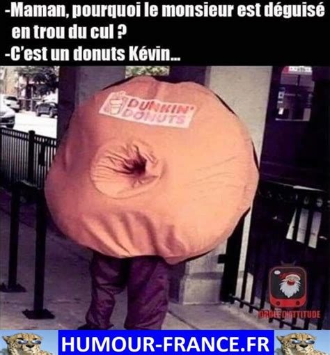 Maman pourquoi le monsieur est déguisé en trou du cul