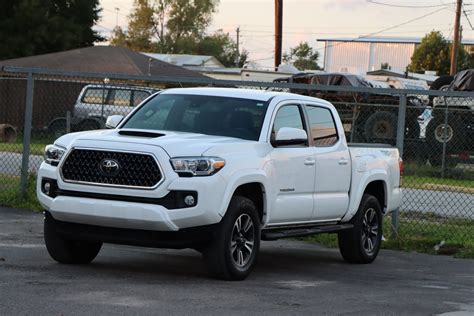 toyota tacoma 2018 white 4x4 Houston - Bass Collision