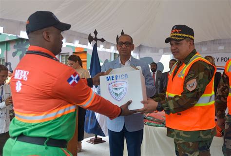 Ministerio de Obras Públicas entrega talleres móviles vehículos y