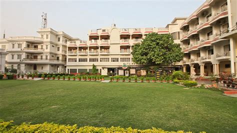 Hotel Surya 헕헢헢헞 Varanasi Hotel