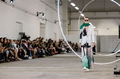 Foto Zolt N T Th Na Mercedes Benz Prague Fashion Week