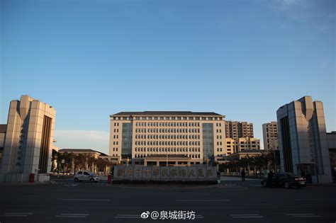 四十载惊涛拍岸，九万里风鹏正举。新的社会阶层人士使命光荣使命省委统战部新浪新闻