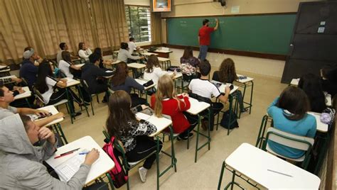 Paraná quer ampliar gestão privada para 200 colégios estaduais