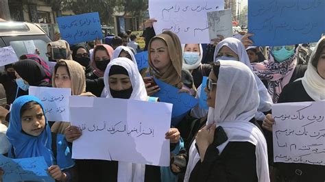 Afghan women protest in Kabul demanding the Taliban aren't recognised ...