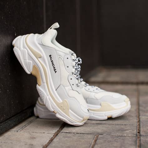 Кроссовки Balenciaga Triple S White \ Баленсиага Трипл С Белые — Купить ...