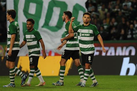 Sporting Vence Moreirense E Volta A Colar Se Ao Benfica