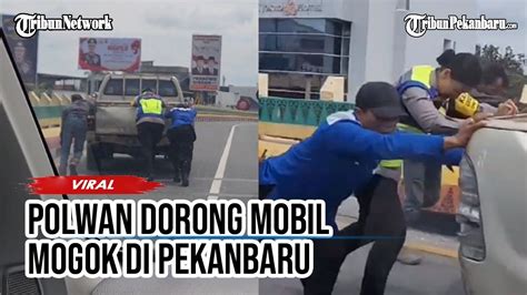 Viral Aksi Polwan Bantu Dorong Mobil Mogok Di Flyover Pekanbaru YouTube