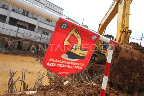 Kendala Sudetan Kali Ciliwung Antara Foto