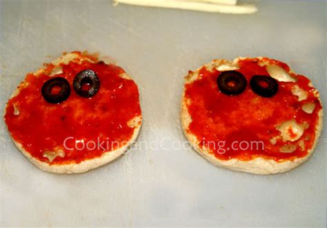 Halloween Mummy Pizza | Halloween Recipe | Cooking and Cooking