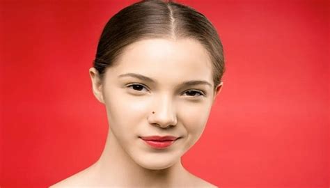 Mole on Nose: धनवान होती हैं नाक के इस हिस्से पर तिल वाली महिलाएं